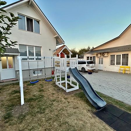 Pixel Guesthouse Tîrgu Secuiesc Zewnętrze zdjęcie