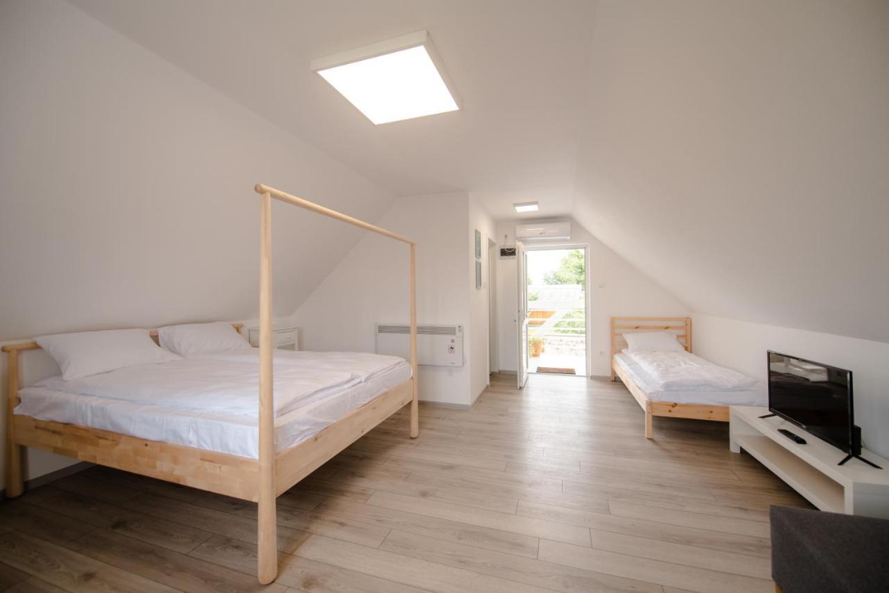 Pixel Guesthouse Tîrgu Secuiesc Zewnętrze zdjęcie