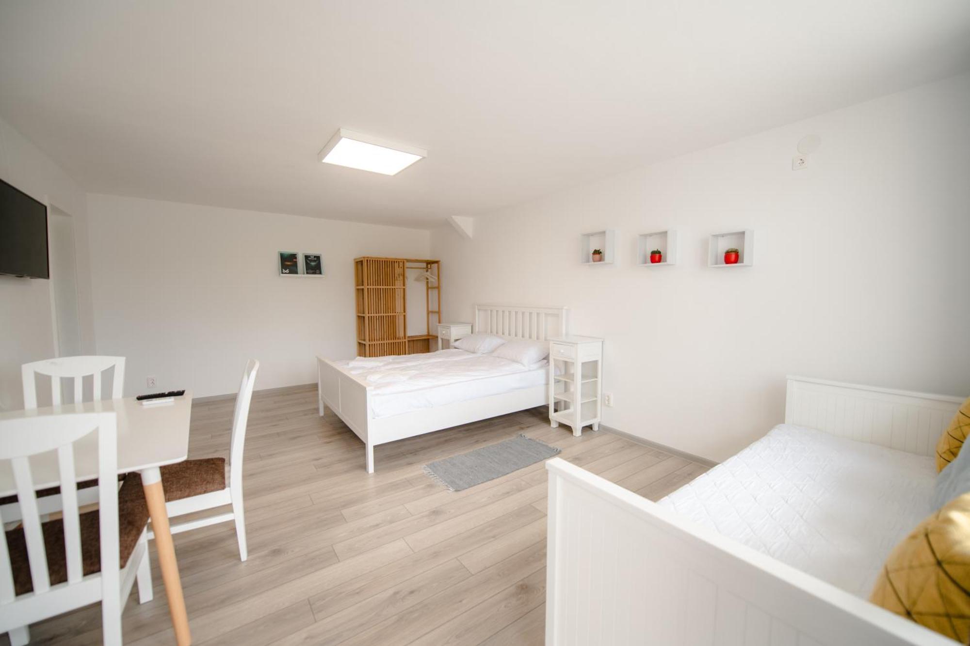Pixel Guesthouse Tîrgu Secuiesc Zewnętrze zdjęcie