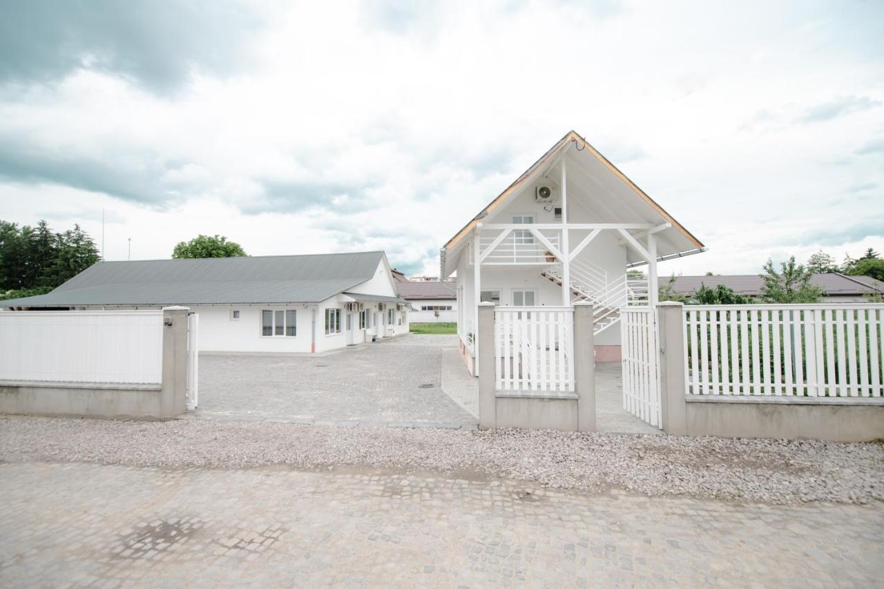 Pixel Guesthouse Tîrgu Secuiesc Zewnętrze zdjęcie