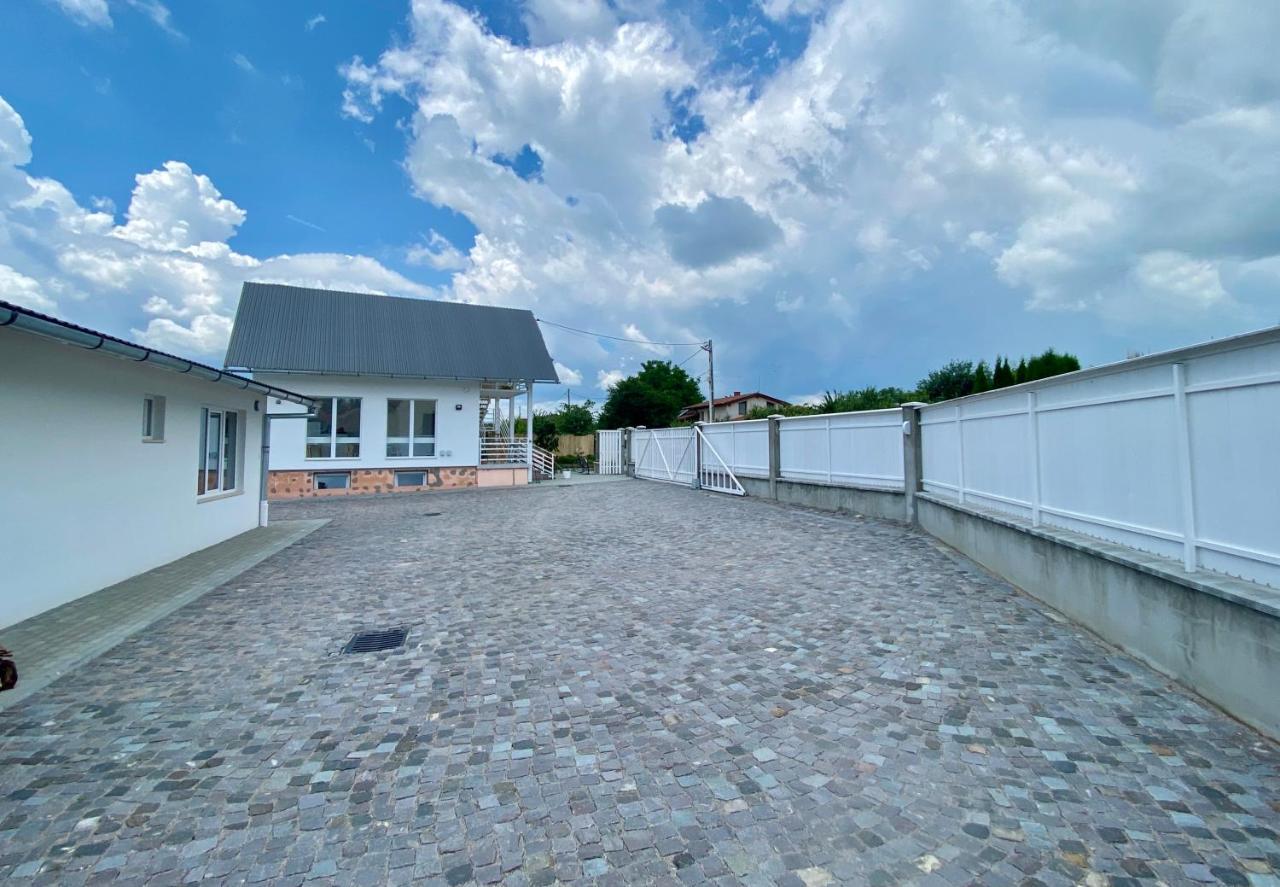 Pixel Guesthouse Tîrgu Secuiesc Zewnętrze zdjęcie